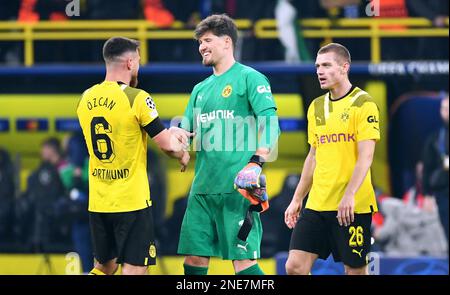 Champions League, Round of 16, signal Iduna Park Dortmund : Borussia Dortmund vs FC Chelsea ; Gregor Kobel (BVB) Banque D'Images