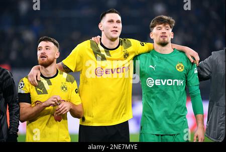 Ligue des champions, Round de 16, signal Iduna Park Dortmund: Borussia Dortmund vs FC Chelsea; Gregor Kobel (BVB), Niklas Süle (BVB), Salih Öczan (BVB) Banque D'Images