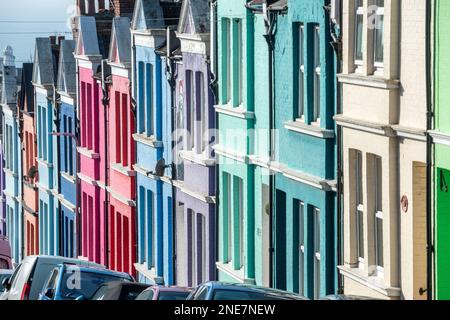 Brighton, 13 février 2023 : maisons aux couleurs vives sur la rue Blaker Banque D'Images