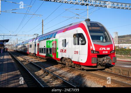 Europe, Luxembourg, Gare de Mersch, CLF classe 2300 No 2319 train électrique de voyageurs sur un service local Banque D'Images