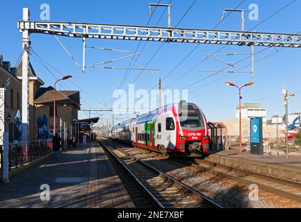 Europe, Luxembourg, Gare de Mersch, train électrique de voyageurs CLF classe 2300 sur service local Banque D'Images