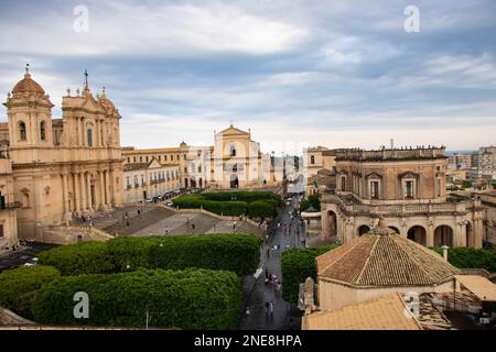 A Noto, Italie, le 08-01-22, la cathédrale Saint-Nicolas vue de la cloche de San Carlo Borromeo Banque D'Images