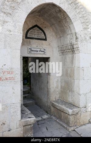 HATAY, TURQUIE-DÉCEMBRE 12 : entrée à la mosquée de l'époque ottomane Sarimiye Camii avant que le tremblement de terre ne frappe la ville. 12 décembre, 2016, à Hatay, Turquie Banque D'Images