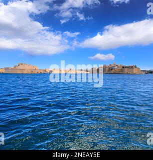 Grand port paysage marin à la Valette, capitale de Malte: Vue sur Birgu, une ancienne ville fortifiée avec fort Saint Angelo. Banque D'Images