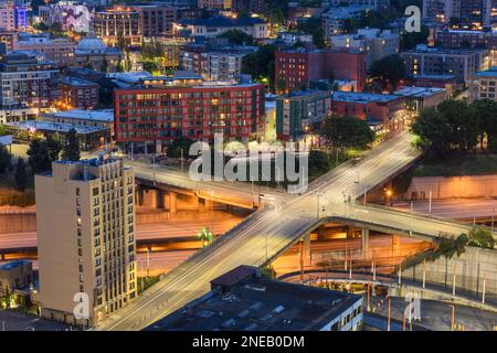 Routes et bâtiments dans le centre-ville de Seatle, Washington, Etats-Unis. Banque D'Images
