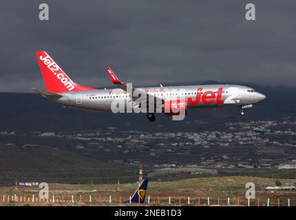 Un Boeing Jet2 737-800 approchant de l'aéroport de Tenerife Sud des îles Canaries Banque D'Images