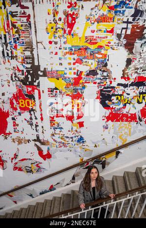 Londres, Royaume-Uni. 16 février 2023. Escalier décoré à l'avant-première de Beyond the Streets, une nouvelle exposition à la Saatchi Gallery présentant des œuvres de plus de 100 artistes internationaux dans ce qui est décrit comme l'exposition d'art urbain et de graffiti la plus complète à ouvrir au Royaume-Uni. Le spectacle se déroulera du 17 février au 9 mai 2023. Credit: Stephen Chung / Alamy Live News Banque D'Images