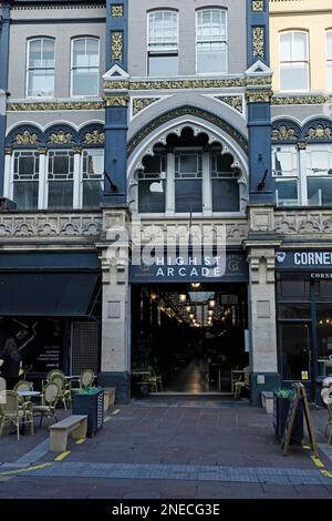 Entrée de High Street Arcade, Cardiff, Pays de Galles du Sud. Banque D'Images