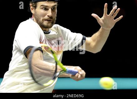 ROTTERDAM - Maxime Cressy (USA) en action contre Alex de Minaur (AUS) le quatrième jour du tournoi de tennis ABN AMRO Open à Ahoy. AP SANDER KING Banque D'Images