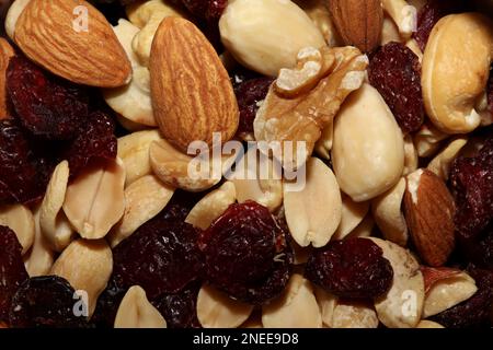 Mélange de canneberges séchées amandes et noix dans un bol gros plan moderne de haute qualité grand format photos imprimer Banque D'Images