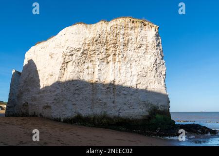 Vue sur les falaises de craie à Botany Bay, près de Broadescaliers dans le Kent Banque D'Images