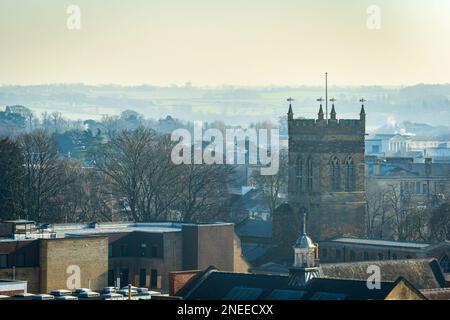 Northampton ville paysage urbain sur ciel bleu en angleterre royaume-uni. Banque D'Images