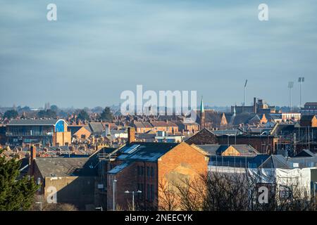 Northampton ville paysage urbain sur ciel bleu en angleterre royaume-uni. Banque D'Images