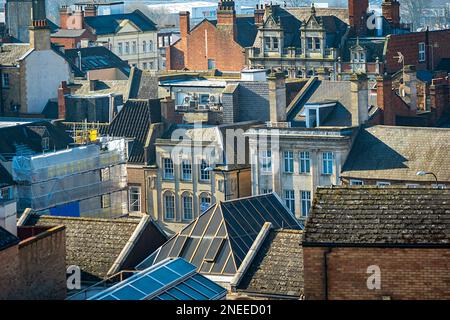 Vue aérienne sur les bâtiments et les toits des maisons en angleterre au royaume-uni. Banque D'Images