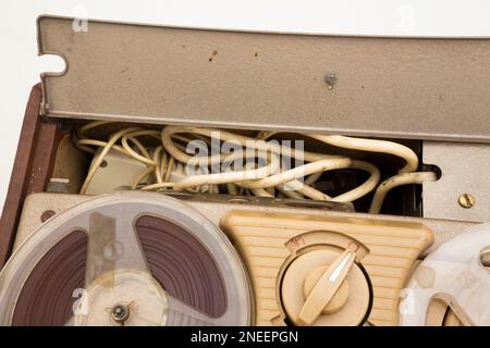 Enregistreur de bobine à bobine de marque Stellaphone équipé d'une bande audio haute fidélité Synchrotape typique des équipements 1950s et 1960s. Royaume-Uni. (133) Banque D'Images