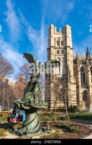 New York. Manhattan. La cathédrale de Saint-Jean le Divin Banque D'Images