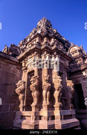 Le temple Kailasanathar, 8th siècle; Kanchipuram près de Chennai; Madras; Tamil Nadu, Inde. Il a été construit par le roi de Pallava Narasimhavarman II Banque D'Images