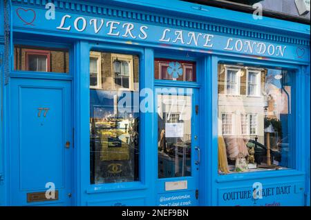 Lovers Lane Londres. Boutique spécialisée dans les vêtements vintage, les bijoux, les accessoires et l’objet d’art. Portobello Road, Londres, Angleterre, Royaume-Uni Banque D'Images