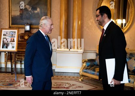 Le roi Charles III reçoit le Dr Sultan Al Jaber, Président des Émirats arabes Unis en COP28 et envoyé spécial des Émirats arabes Unis pour le changement climatique, lors d'un audience au Palais de Buckingham, à Londres. Date de la photo: Jeudi 16 février 2023. Banque D'Images