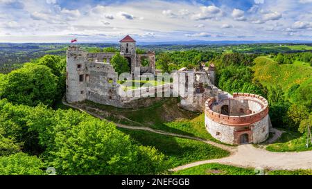 Sentier des nids des aigles - Château de Tenczyn à Rudno Banque D'Images