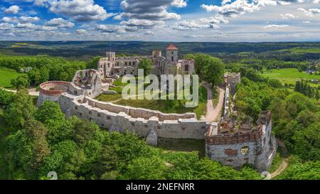 Sentier des nids des aigles - Château de Tenczyn à Rudno Banque D'Images