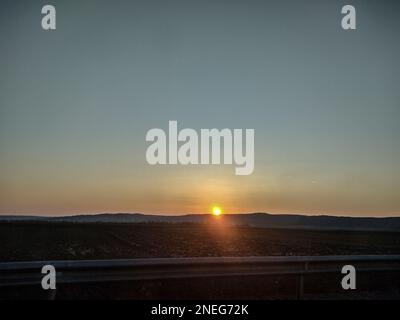 Le soleil au coucher du soleil à Maramures, Roumanie Banque D'Images