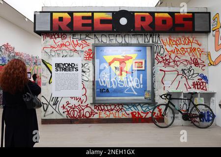 Londres, Royaume-Uni 16th février 2023 - BEYOND THE STREETS LONDRES à la Saatchi Gallery soutenue par adidas Originals, l'exposition la plus complète de graffitis et d'art de rue au Royaume-Uni. Banque D'Images