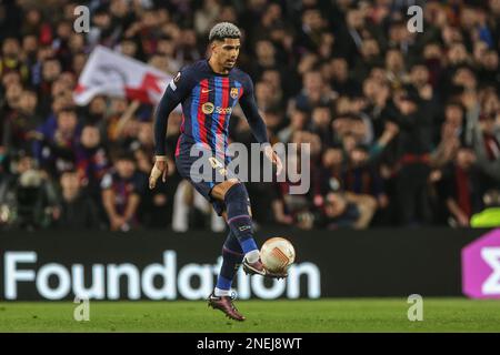 Barcelone, Espagne. 16th févr. 2023. Ronald Araújo #4 de Barcelone contrôle le ballon lors de l'UEFA Europa League Knockout Round Play-offs Barcelone vs Manchester United à Spotify Camp Nou, Barcelone, Espagne, 16th février 2023 (photo de Mark Cosgrove/News Images) à Barcelone, Espagne, le 2/16/2023. (Photo de Mark Cosgrove/News Images/Sipa USA) crédit: SIPA USA/Alay Live News Banque D'Images