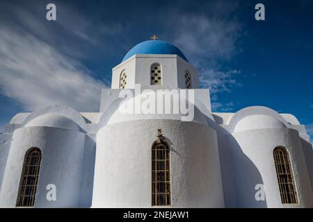 L'église de Sainte Théodosie dans le village de Pyrgos Kallistis, Santorin Banque D'Images