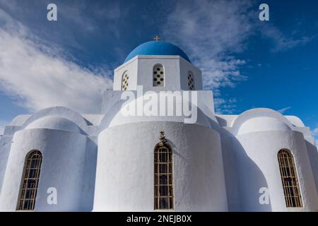 L'église de Sainte Théodosie dans le village de Pyrgos Kallistis, Santorin Banque D'Images