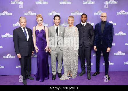 (De gauche à droite) Michael Douglas, Kathryn Newton, Paul Rudd, Evangeline Lilly, Jonathan Majors et Peyton Reed assistent à la projection de gala de Ant-Man et The Wasp: Quantumania, au BFI Imax Waterloo, à Londres. Date de la photo: Jeudi 16 février 2023. Banque D'Images