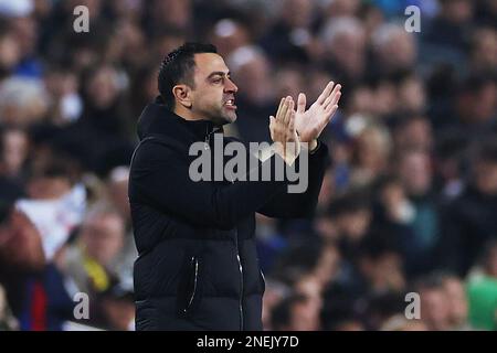 Xavi, le Manager de Barcelone, sur la ligne de contact lors du match de la Ligue européenne d'UEFA sur la première jambe à Spotify Camp Nou, Barcelone. Date de la photo: Jeudi 16 février 2023. Banque D'Images