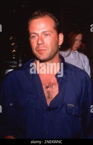 **PHOTO DU FICHIER** la famille de Bruce Willis annonce le diagnostic de démence. Bruce Willis janvier 1987 crédit : Ralph Dominguez/MediaPunch Banque D'Images