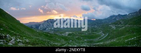 Panorama du Selle Pass au crépuscule Banque D'Images