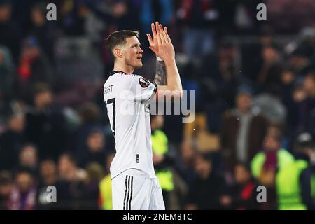 Wout Weghorst de Manchester United applaudit les fans qui ont suivi le match de la première jambe de l'UEFA Europa League à Spotify Camp Nou, Barcelone. Date de la photo: Jeudi 16 février 2023. Banque D'Images