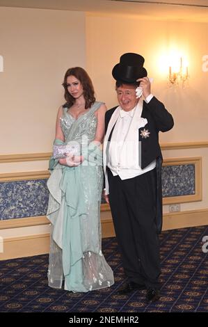 Vienne, Autriche. 16th févr. 2023. Photocall avec Richard Lugner (R) dans la robe de l'Opéra Banque D'Images