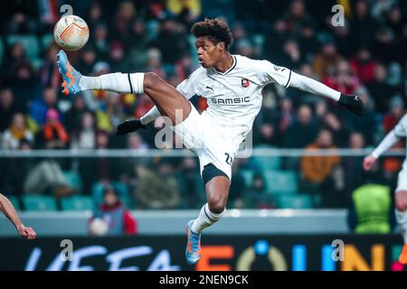 Varsovie, Pologne. 16th févr. 2023. Omari réchauffé lors du match de l'UEFA Europa League entre Shakhtar Donetsk et le Stade Rennes FC sur 16 février 2023 à Varsovie, Pologne. (Photo de PressFocus/Sipa USA) crédit: SIPA USA/Alay Live News Banque D'Images