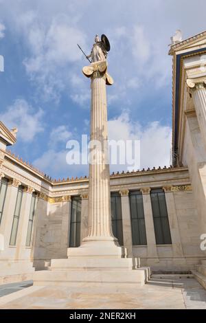Statue d'Athéna sur colonne ionique, Académie d'Athènes Banque D'Images