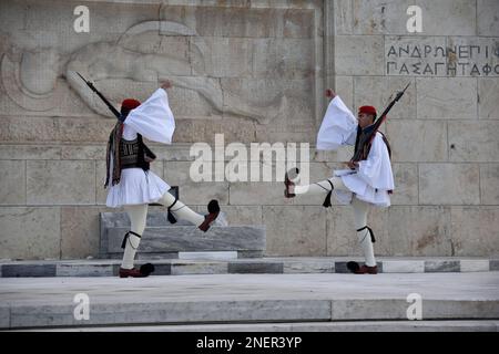 Relève scénographique de la garde au parlement hellénique, Athènes Banque D'Images