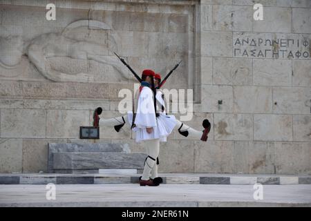 Relève scénographique de la garde au parlement hellénique, Athènes Banque D'Images