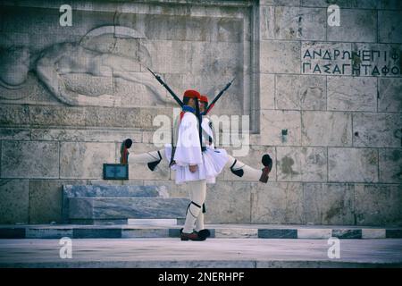 Relève scénographique de la garde au parlement hellénique, Athènes Banque D'Images