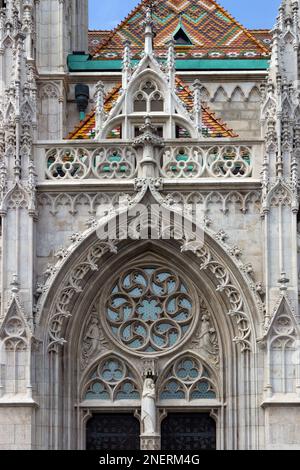 Détail de l'élaboration de la célèbre église Matthias à Budapest, Hongrie Banque D'Images