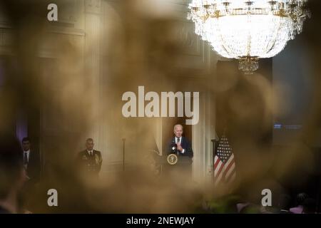 Washington, États-Unis. 16th févr. 2023. Le président Joe Biden a pris la parole en organisant une projection du film « Till » dans la salle est de la Maison Blanche à Washington, DC, jeudi, 16 février 2023. Biden a accueilli des dirigeants des droits civils et des victimes de violences motivées par la haine pour la projection du Till, un film illustrant la vie de Mamie Till-Mobley, dont le fils Emmett Till, un adolescent noir, a été brutalement lynché au Mississippi en 1955. Photo par Al Drago/UPI crédit: UPI/Alay Live News Banque D'Images