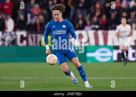 Séville, Séville, Espagne. 16th févr. 2023. Fabio Silva du PSV Eindhoven contrôle le ballon lors de l'UEFA Europa League knockout tour de match de la jambe un match entre le FC Séville et le PSV Eindhoven à l'Estadio Ramon Sanchez Pizjuan sur 16 février 2023 à Séville, Espagne. (Credit image: © Jose Luis Contreras/DAX via ZUMA Press Wire) USAGE ÉDITORIAL SEULEMENT! Non destiné À un usage commercial ! Banque D'Images