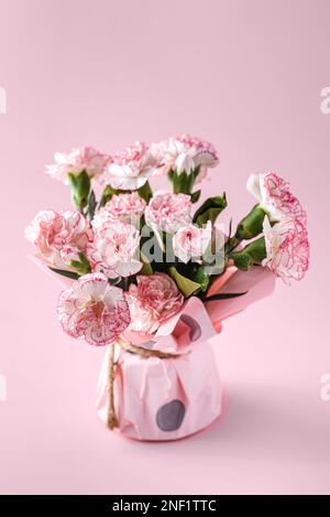 bouquet de fleurs sur fond rose. Photo de haute qualité Banque D'Images