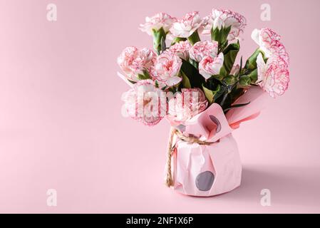 bouquet de fleurs sur fond rose. Photo de haute qualité Banque D'Images