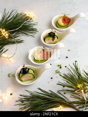 canapés assortis avec caviar pour la restauration. Photo de haute qualité Banque D'Images