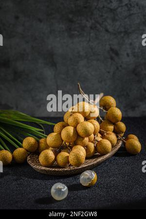 long sur fond sombre. Photo de haute qualité Banque D'Images