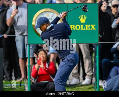 Pacific Palisades, Californie, États-Unis. 16th févr. 2023. Tiger Woods débarque sur le 10th trous du premier tour de la Genèse Invitational au Riviera Country Club sur 16 février 2023. Il a terminé le deuxième tour sous le par. (Credit image: © Mark Edward Harris/ZUMA Press Wire) USAGE ÉDITORIAL SEULEMENT! Non destiné À un usage commercial ! Banque D'Images