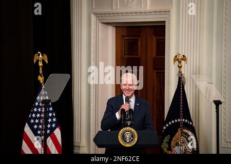 LE président AMÉRICAIN Joe Biden a pris la parole en organisant une projection du film « Till » dans la salle est de la Maison Blanche à Washington, DC, Etats-Unis, jeudi, 16 février 2023. Biden a accueilli des dirigeants des droits civils et des victimes de violences motivées par la haine pour la projection du Till, un film illustrant la vie de Mamie Till-Mobley, dont le fils Emmett Till, un adolescent noir, a été brutalement lynché au Mississippi en 1955. Photo d'Al Drago/Pool/ABACAPRESS.COM Banque D'Images